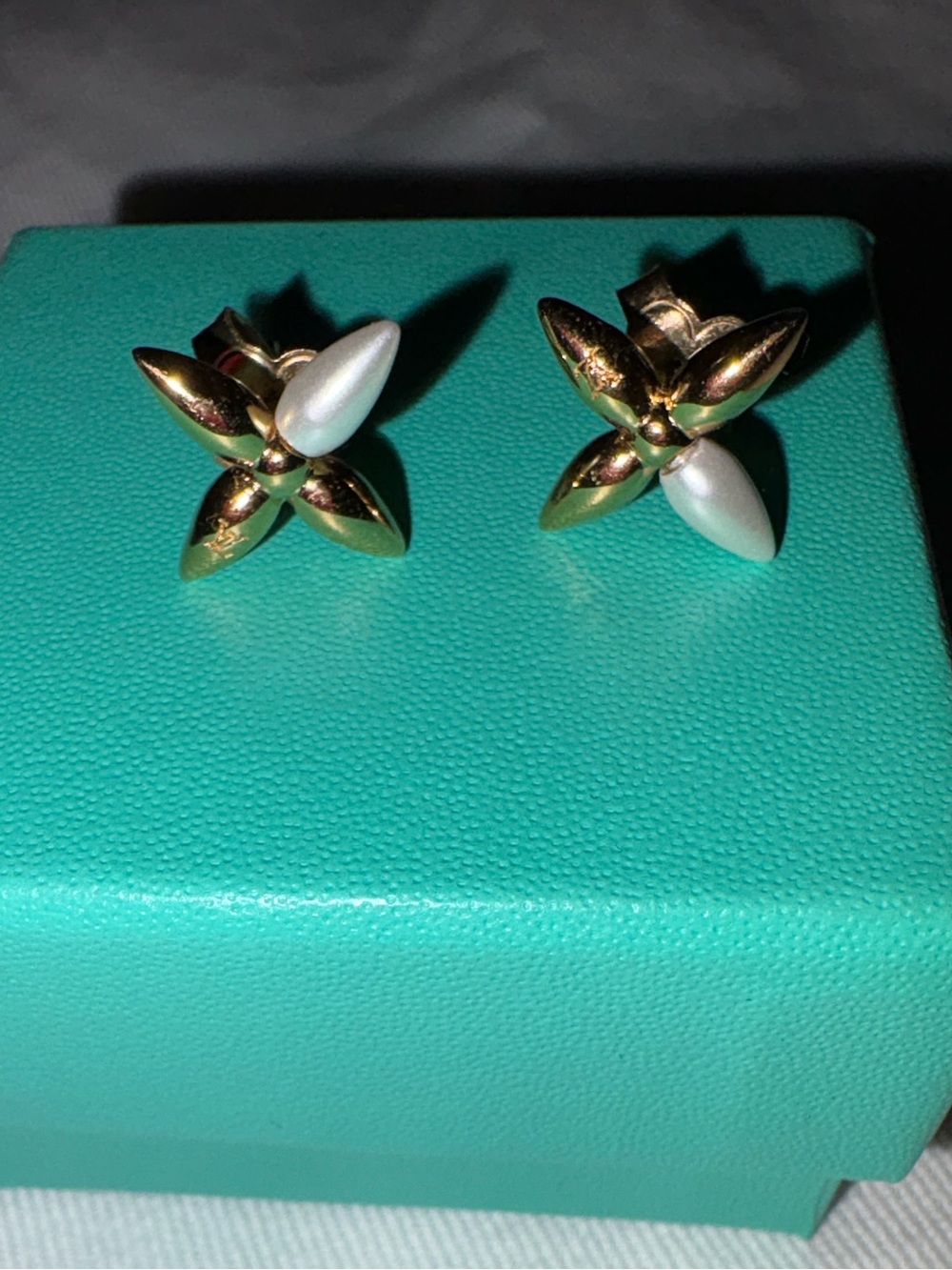 Louis Vuitton monogram flower gold and white studs. - Picture 1 of 3